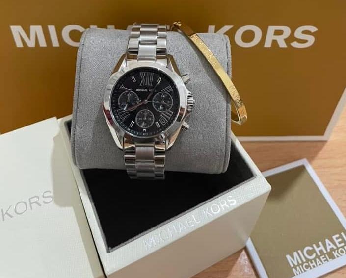 MICHAEL KORS BRADSHAW CHRONOGRAPH BLACK DIAL SILVER - MK570 ( WITH MK BANGLE )