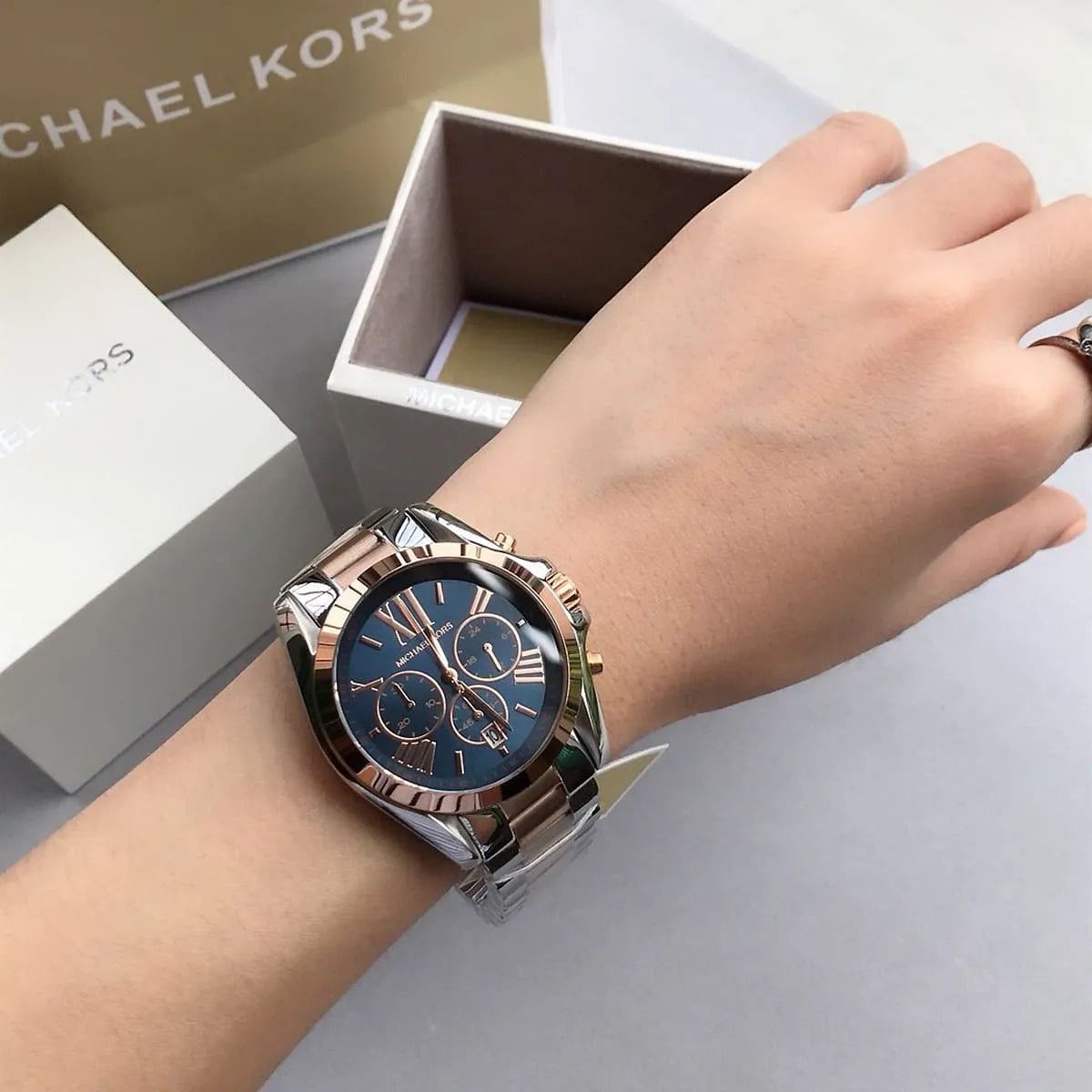 MICHAEL KORS TWO TONE BRADSHAW-MK5606 BLUE DIAL 43mm (Unisex)